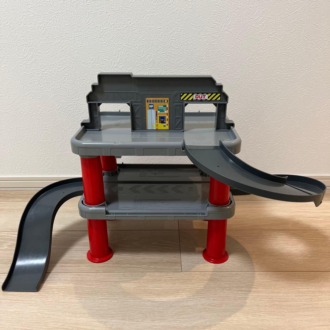 2WAYでなが～くあそべる はじめてトミカ ちゅうしゃじょうセット　車12台