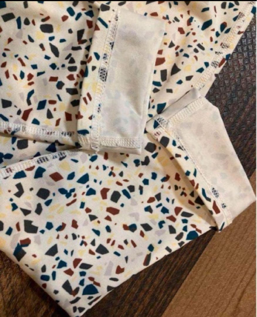 極美　emmi yoga エミヨガ　ヨガウェア　オフホワイト×カラフル　S