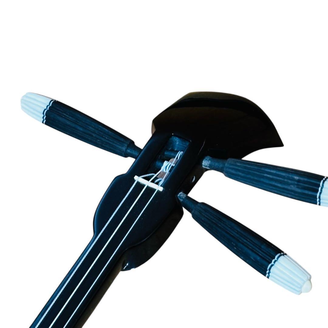 三線 蛇皮調 真壁型 黒塗り棹 ケース付き（付属品あり）