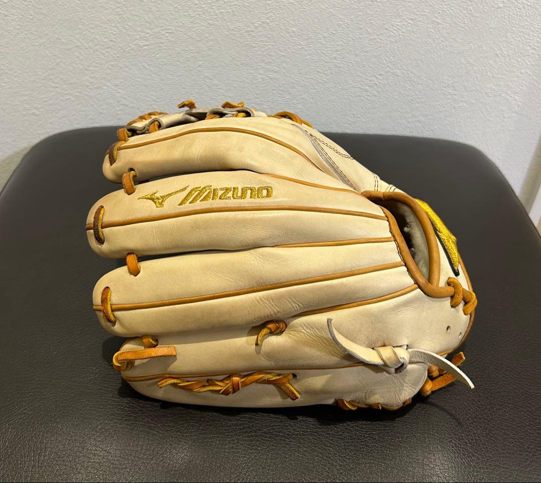 プロ野球選手　グローブ