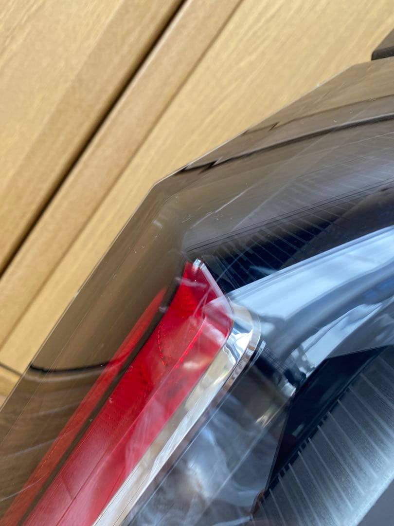 エスカレード純正左テールライト