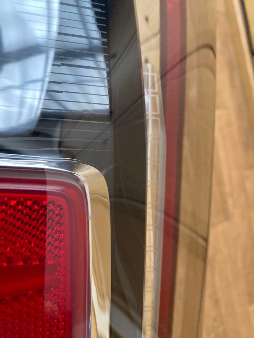 エスカレード純正左テールライト
