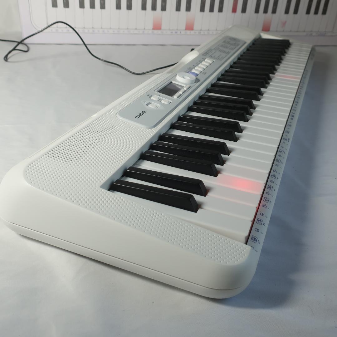 美品 2023年製 CASIO LK-330 光ナビゲーションキーボード 61鍵