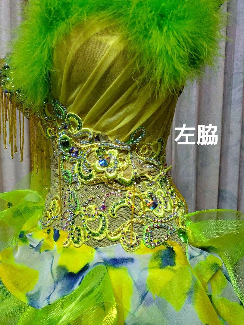 海外製ブランドING　ラテンドレスMサイズ９号 明るいグリーン フリル付き