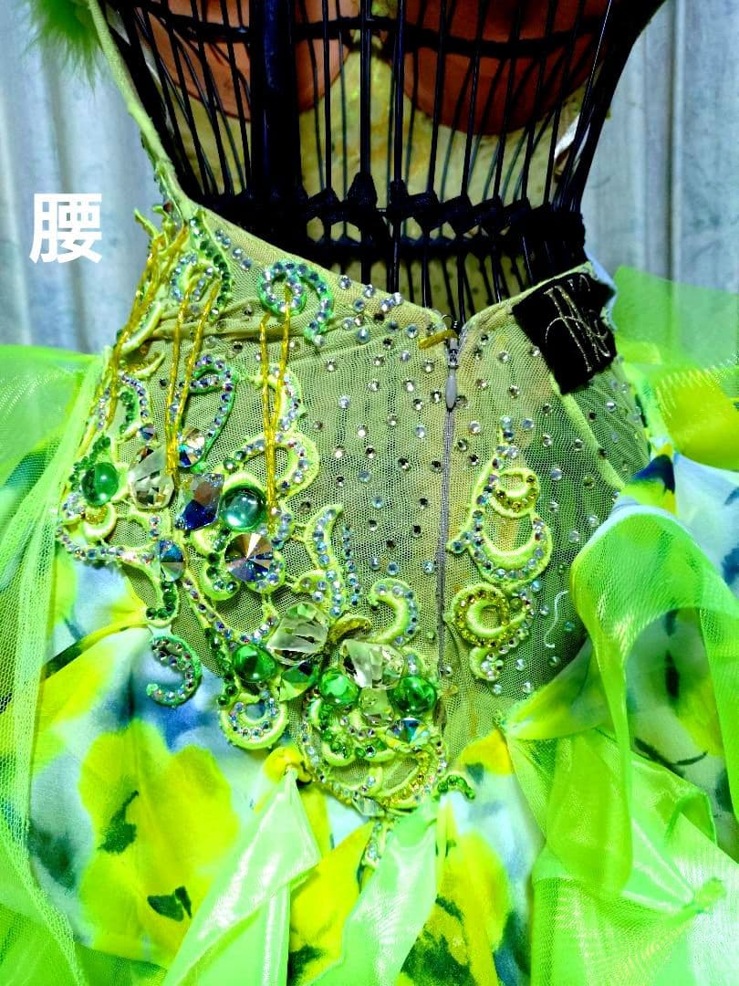 海外製ブランドING　ラテンドレスMサイズ９号 明るいグリーン フリル付き