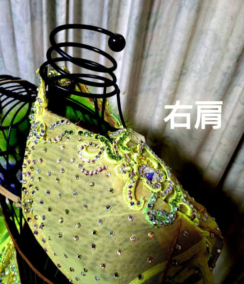 海外製ブランドING　ラテンドレスMサイズ９号 明るいグリーン フリル付き