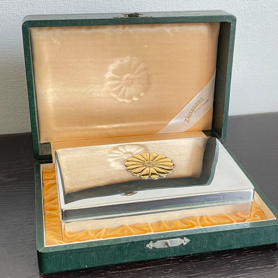 ■566 銀製品 銀座大勝堂 皇室下賜品 煙草箱 十四葉一重裏菊