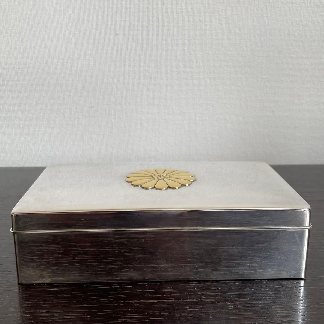 ■566 銀製品 銀座大勝堂 皇室下賜品 煙草箱 十四葉一重裏菊