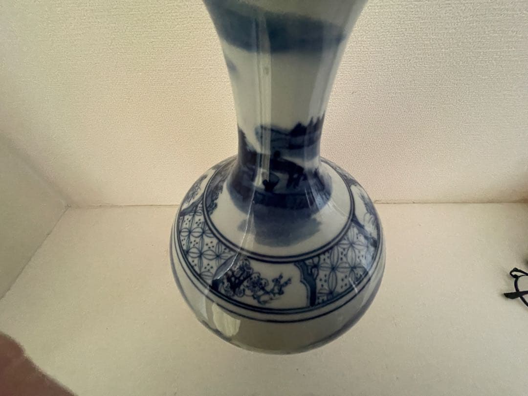 青白磁の風景画陶器壺