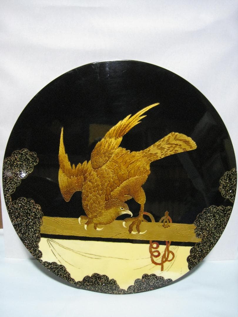 輪島塗　　【漆塗鷹文飾大皿】　径約60㎝