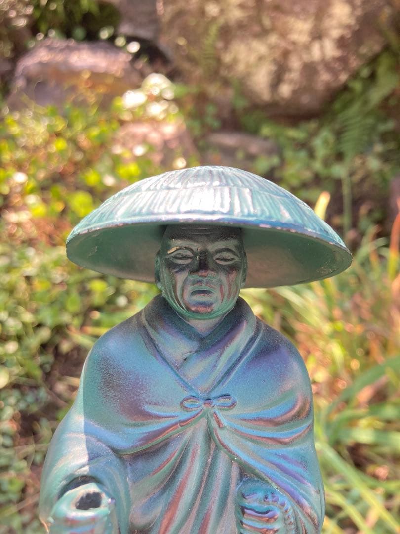 高岡銅器　仏像　親鸞聖人　青緑色の僧侶像