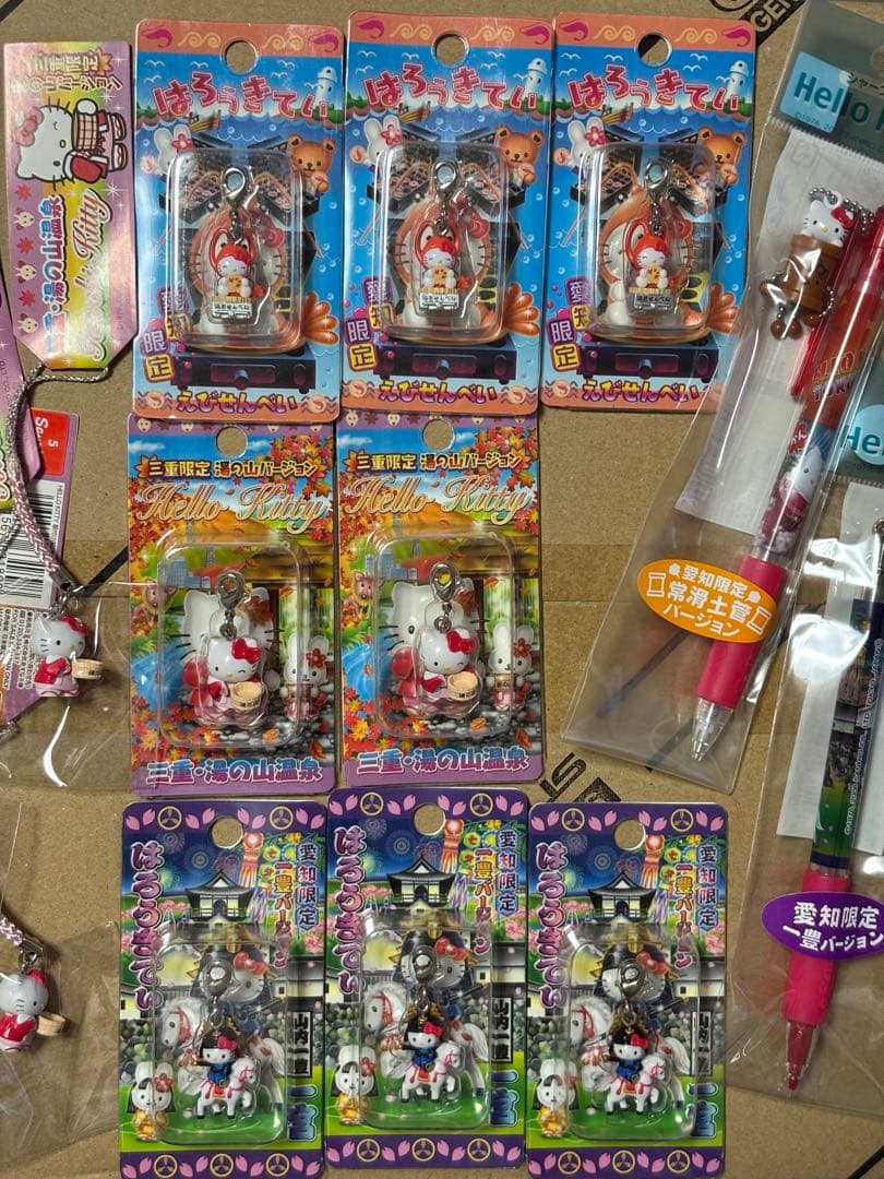 ご当地限定　ハローキティ ストラップ　チャーム うちわ　タオル　30個セット