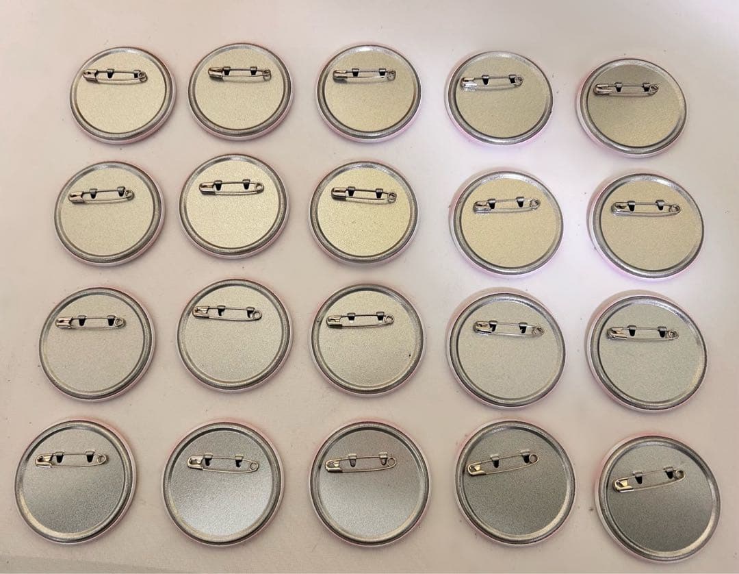 カラフルピーチ からぴち たっつん サンリオ 缶バッジ デフォ