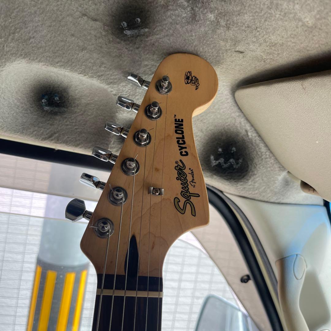 Squier Cyclone レッド エレキギター