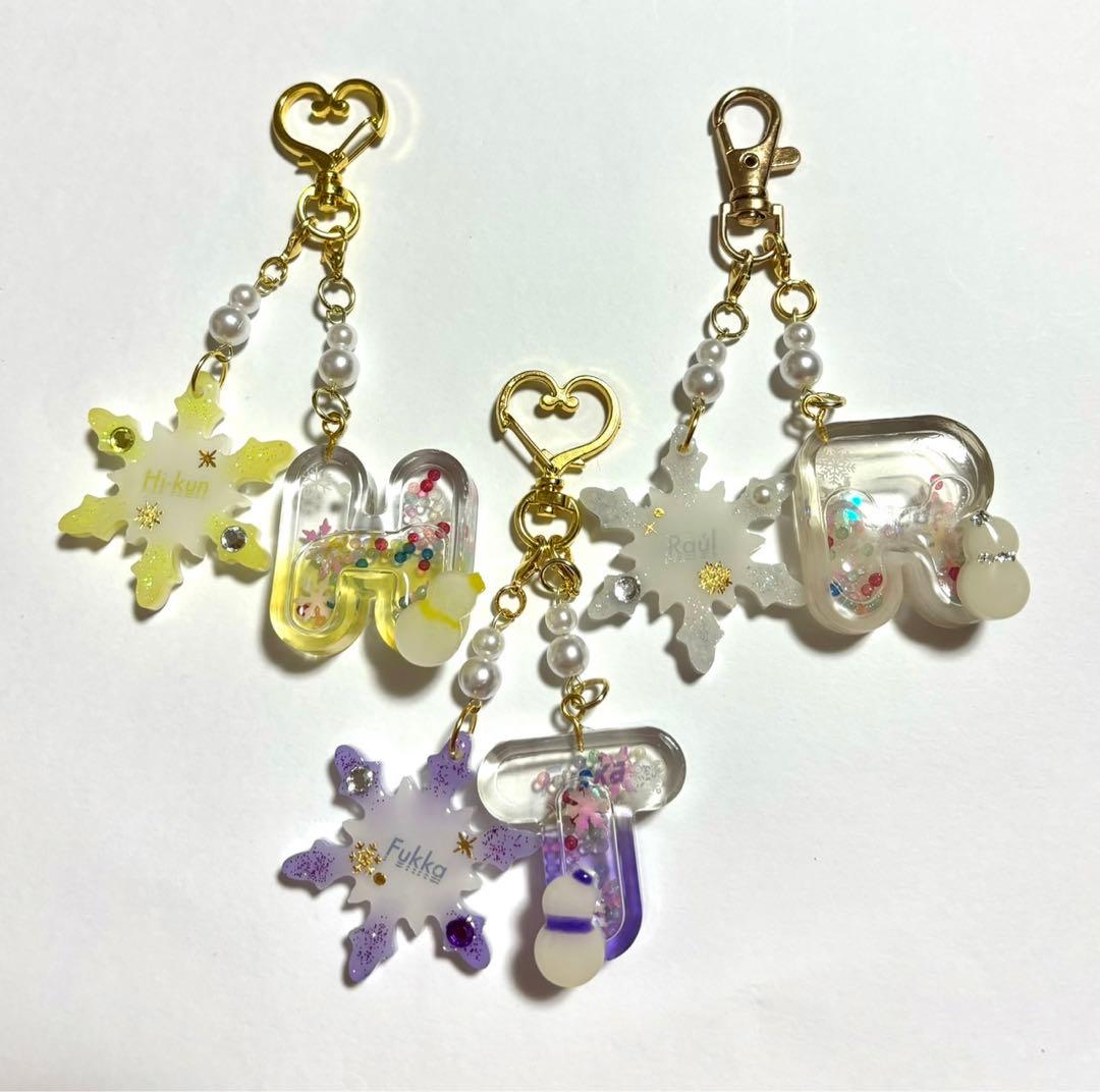 Man レジンキーホルダー アルファベット 雪の結晶 ハンドメイド