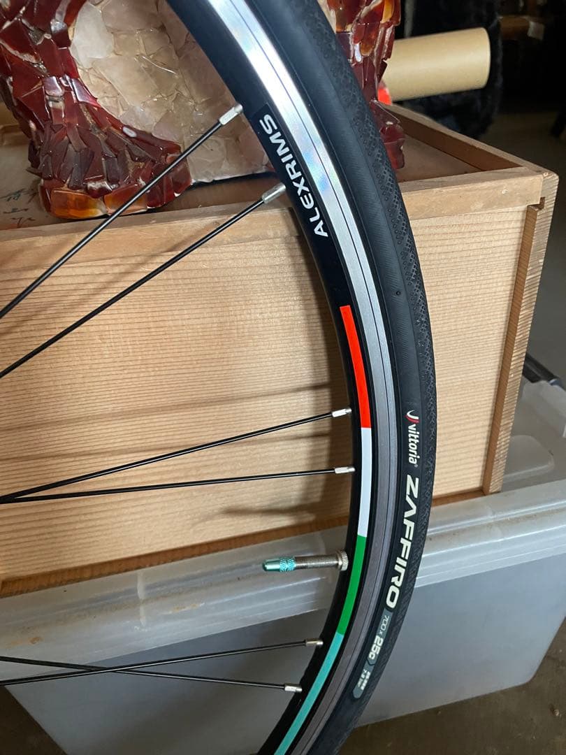 美車　ビアンキ(レディースモデル)ロードバイク　軽くて　女性片手持てる軽さ