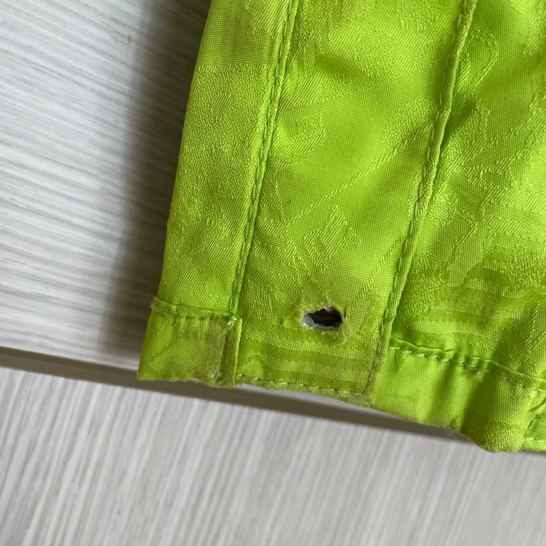 蛍光グリーンスノーボードパンツ