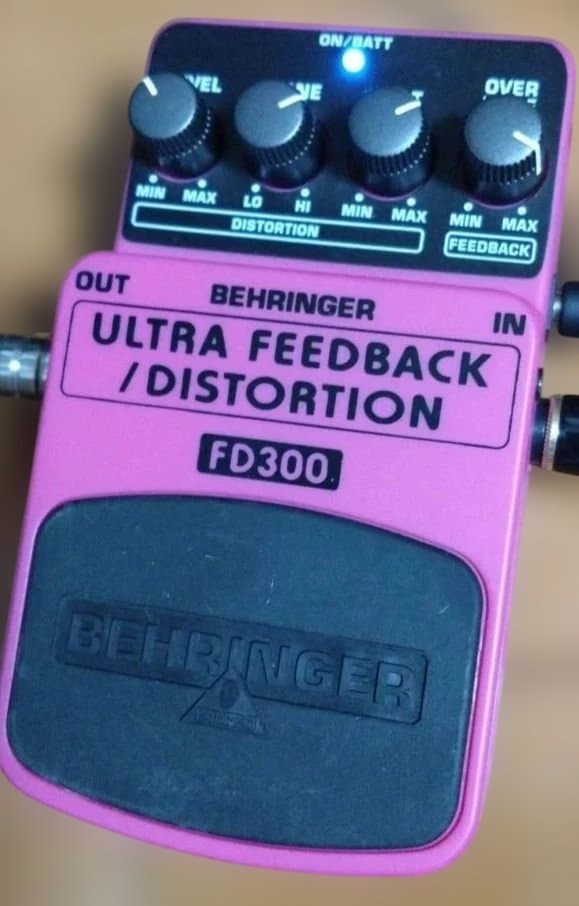 BEHRINGERベリンガー ウルトラフィードバック／ディストーションFD300