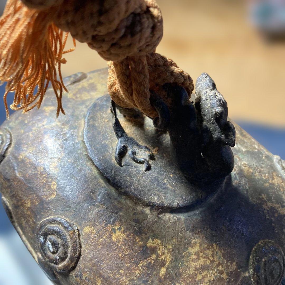 ( T_T)＼(^-^ )何⁇これ、古い五三の桐と梵字の特大の鈴です。