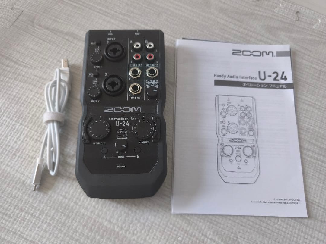 ZOOM U-24 オーディオインターフェイス　dtm 機材
