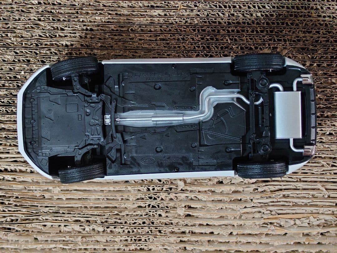 【希少美品ミニカー】ボルボ V40 1/18 精工モデルカー　ホワイトパール