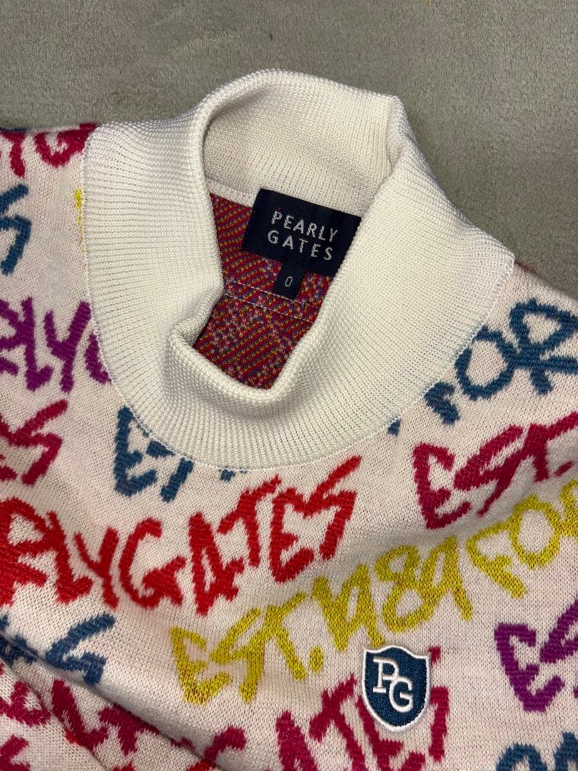 （超美品）パーリーゲイツ、落書き柄、ニットセーターとスカートのセット、サイズ0