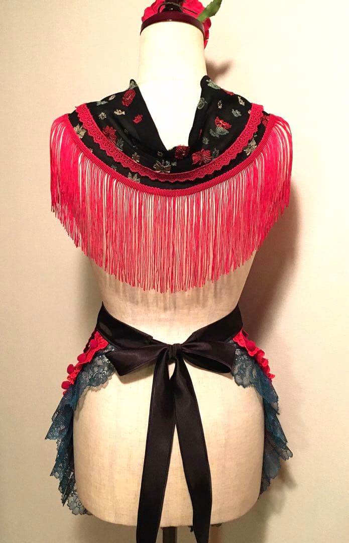 フラメンコ 衣装 エプロン ショートシージョ 赤×黒小花柄