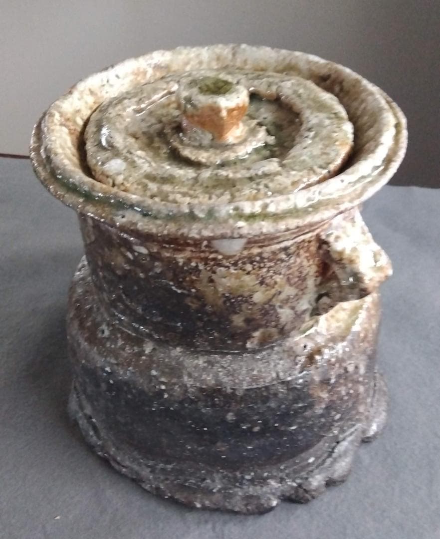 信楽焼　自然灰釉究極美逸品　谷清右衛門　茶道具伊賀写 双耳水指 塗蓋 付　共箱