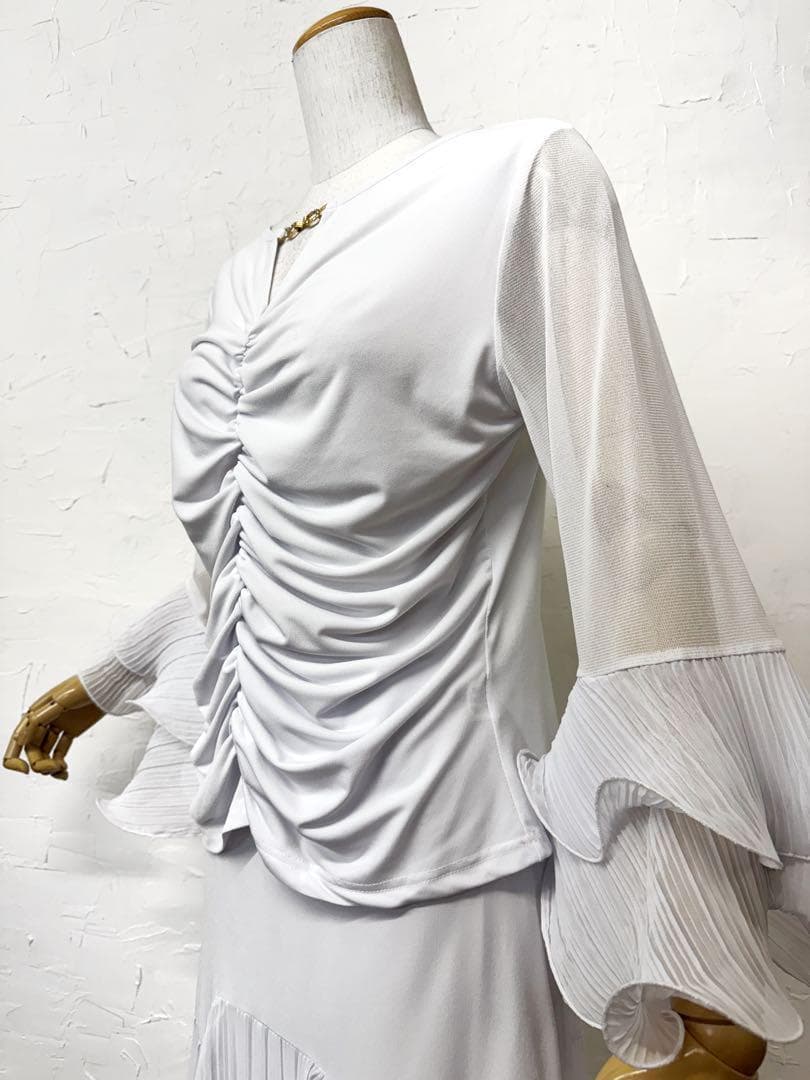 新品　ホワイト フリル　プリーツ　セットアップ　ツーピース　ｄ023