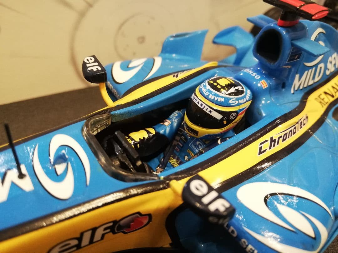 ホットウィール 1/18 ルノー R26 アロンソ 2006 チャンピオン