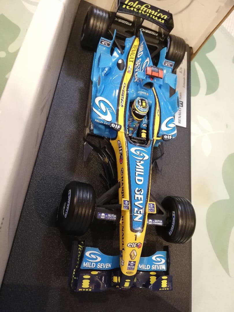 ホットウィール 1/18 ルノー R26 アロンソ 2006 チャンピオン