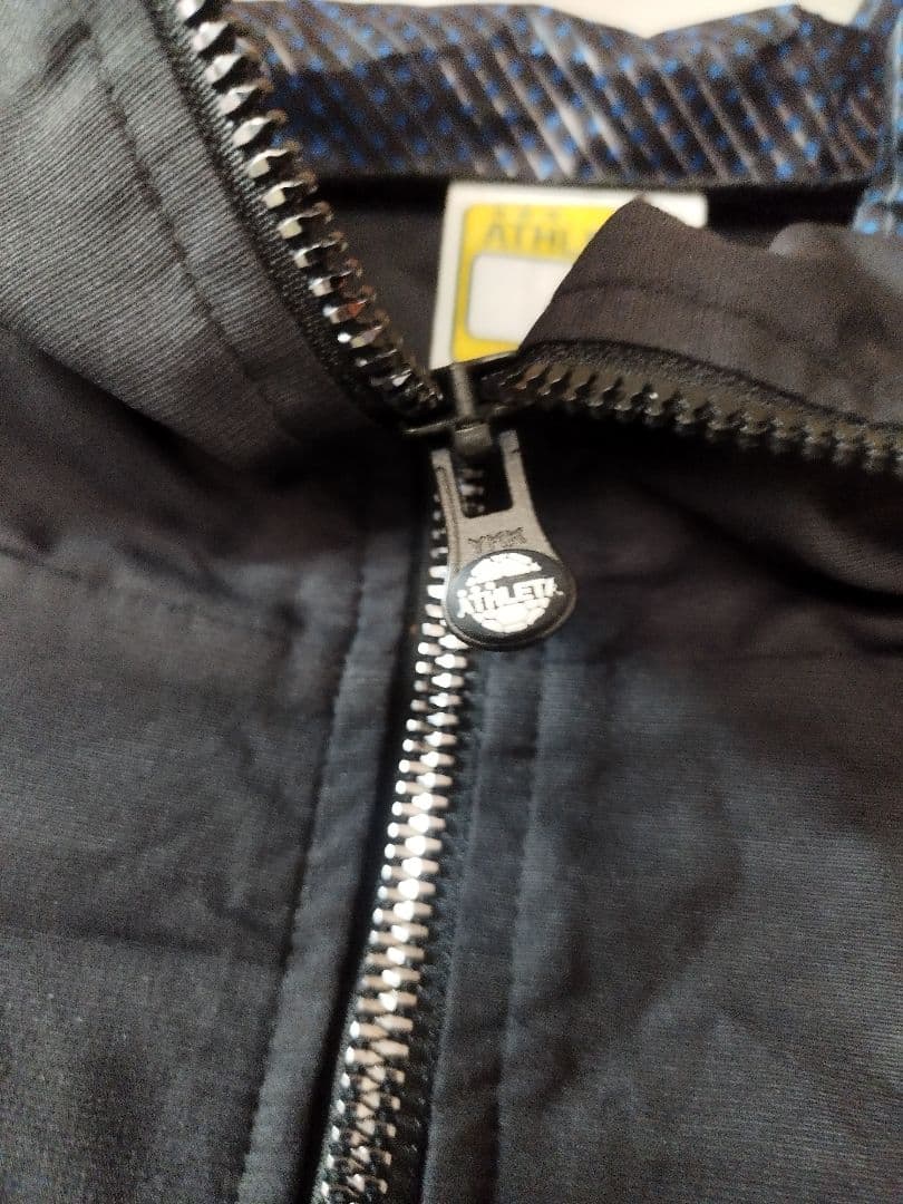 ATHLETA ピステ・ウィンドブレーカー L ブラック