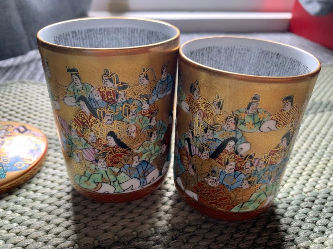 九谷焼 細字名人 百人一首細字筆 九谷岳陽造 金彩蓋付湯呑 一対 真作保証