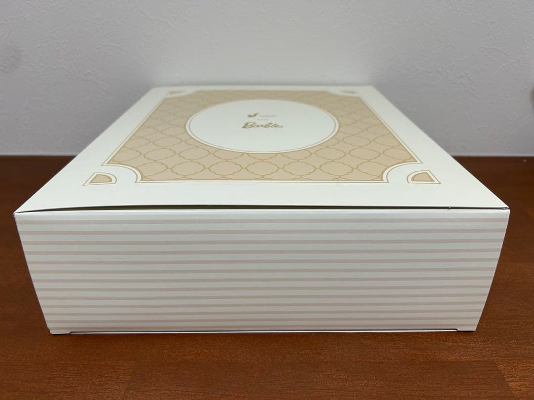 【非売品】Barbie男性「ケン」フィギュア　ブラウンスーツセット（値下げ中）