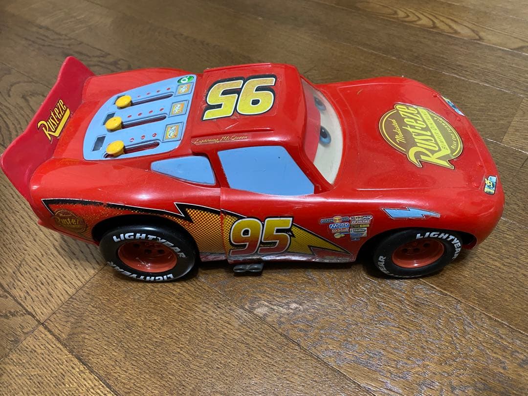 カーズ マックィーン　アニメの様に動いて喋る大型ミニカー　希少　当時物