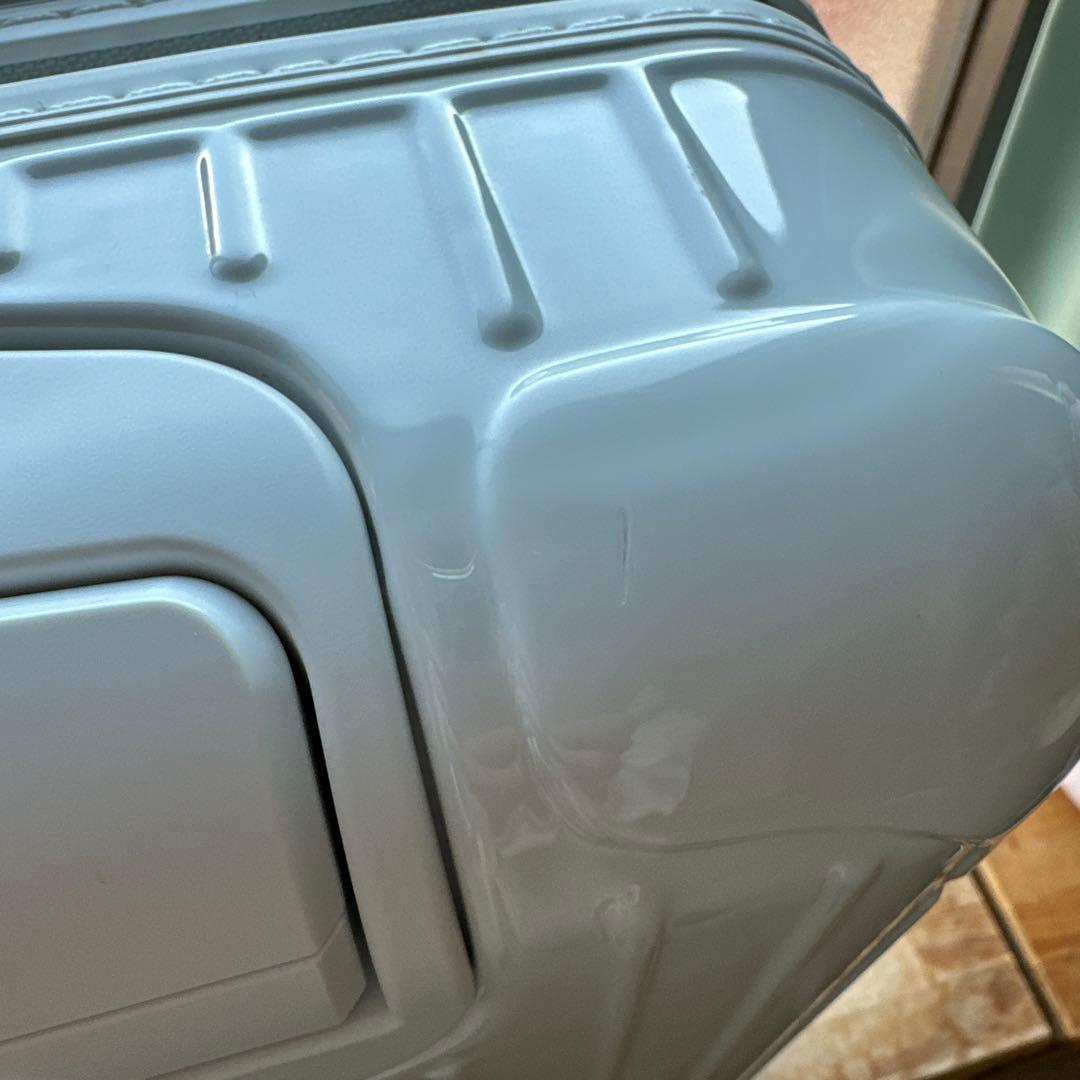 RIMOWA ESSENTIALキャビンS(ホワイト4輪)