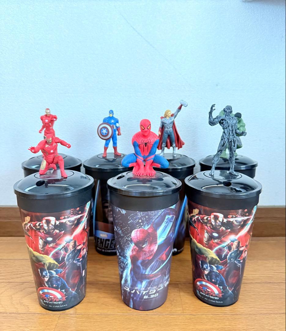 美品　マーベル　アベンジャーズ　劇場限定　タンブラー　ドリンクボトル　フィギュア