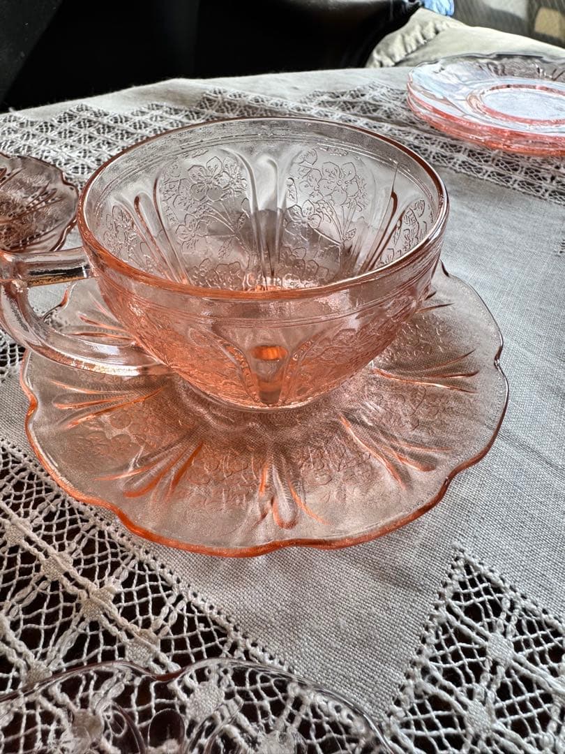 アメリカンデプレッショングラス、チェリーブロッサムカップ・ソーサー3客セット