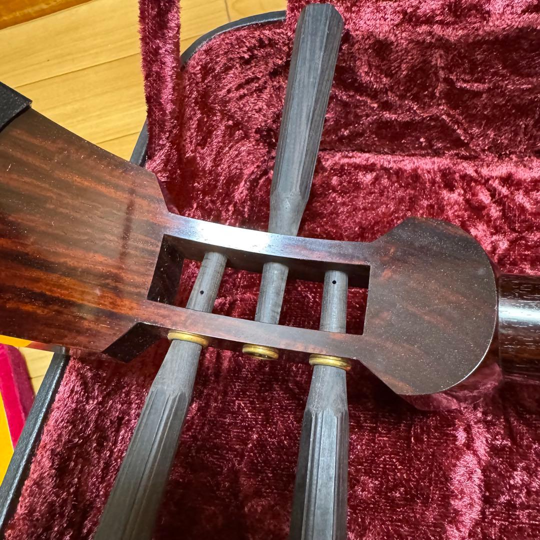 【最終値下げ】地唄三味線 紅木 正寸 トチ ハードケース　木製スタンド付き