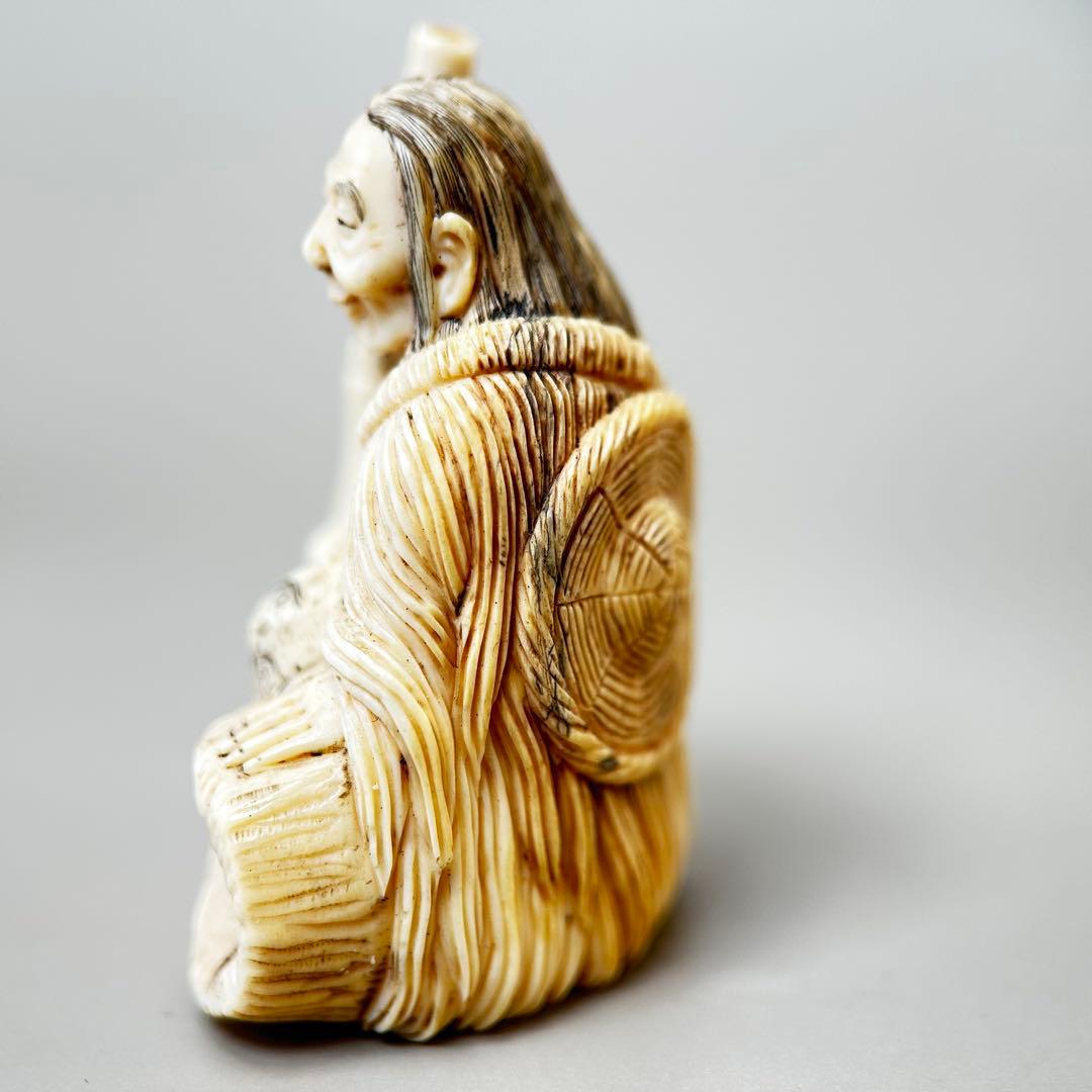 老人彫刻 杖と籠付き極上　根付天然素材アンティーク骨董　飾り物古美術置物細密細工