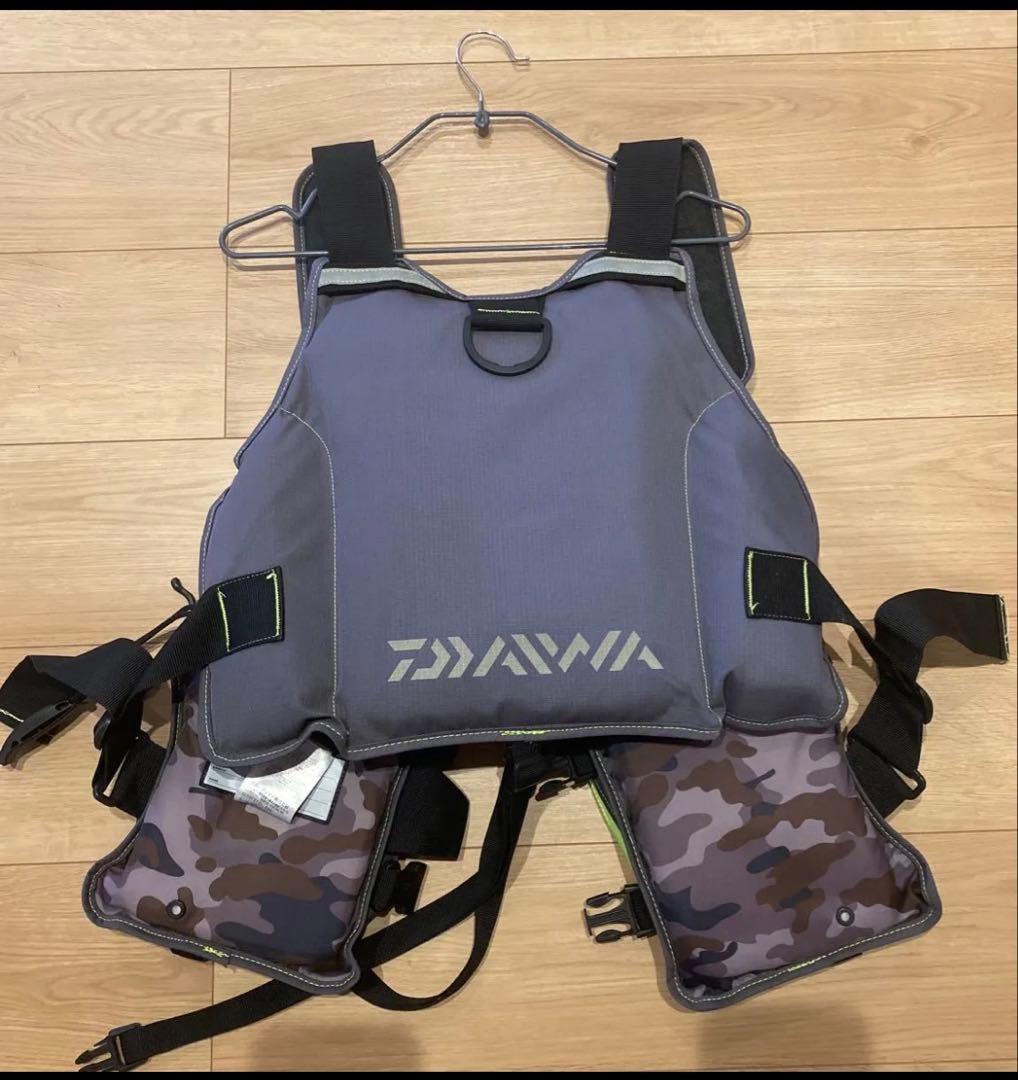 美品　DAIWA フローティングジャケット DF-6403 グレー迷彩