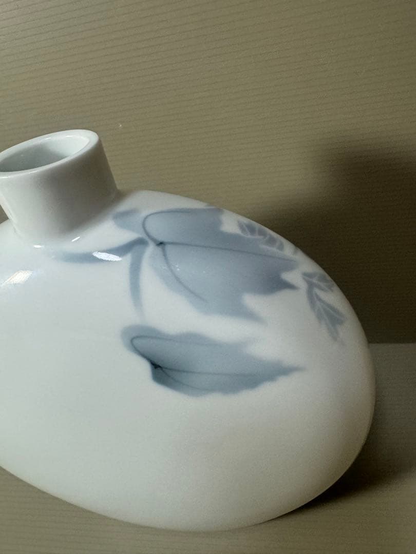 2117 深川製磁　淡釉光彩　薄墨白牡丹　花瓶