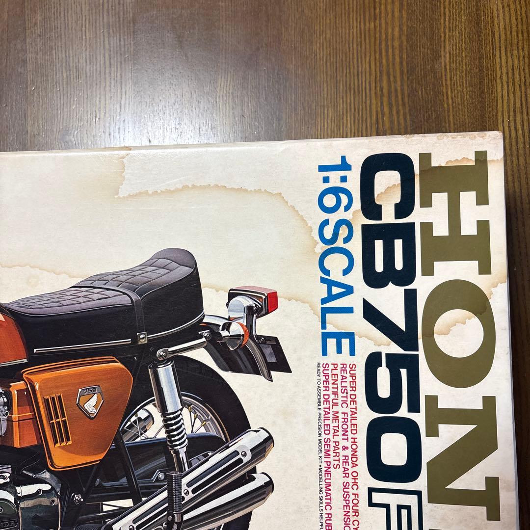 タミヤ　オートバイ　プラモデル　1/6スケール　ホンダ　CB750 FOUR