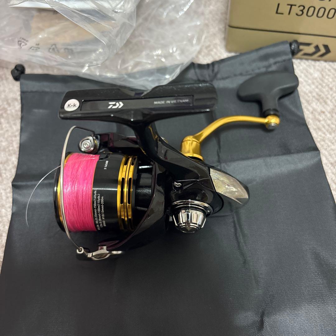 ほぼ新品　ダイワ　スピニングリール 23レガリス LT 3000-CHX
