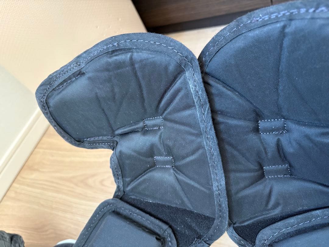 Douglas FF17 XS ショルダーパッド ブラック/ホワイト