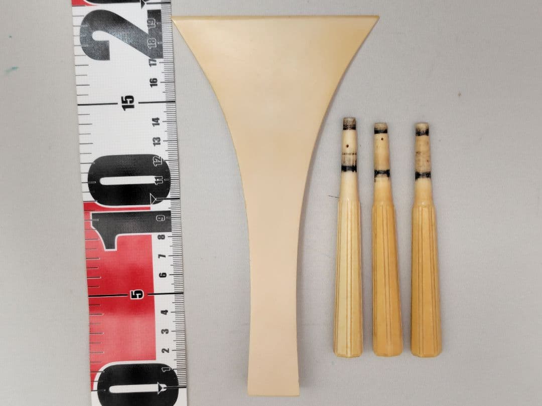 C059 【中古】三味線（子持ち綾杉／金細／二本溝）ケース付（バチ有）／修理前提