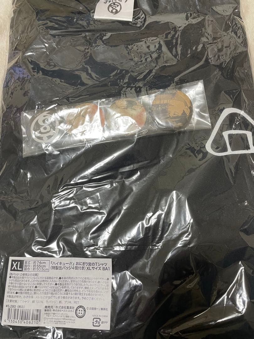 ハイキュー!!　おにぎり宮のTシャツ　特製缶バッジ４個付き　XLサイズ