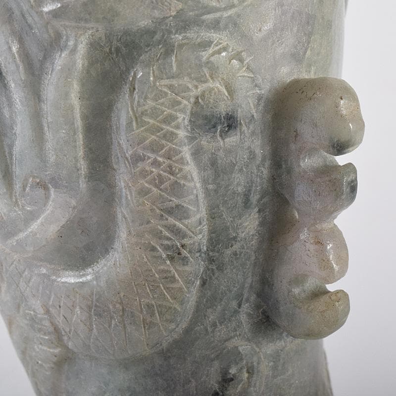 中国　玉石翡翠彫刻　獅子摘　龍刻　双耳遊環　飾壷　香炉　唐木台付　M　R8288