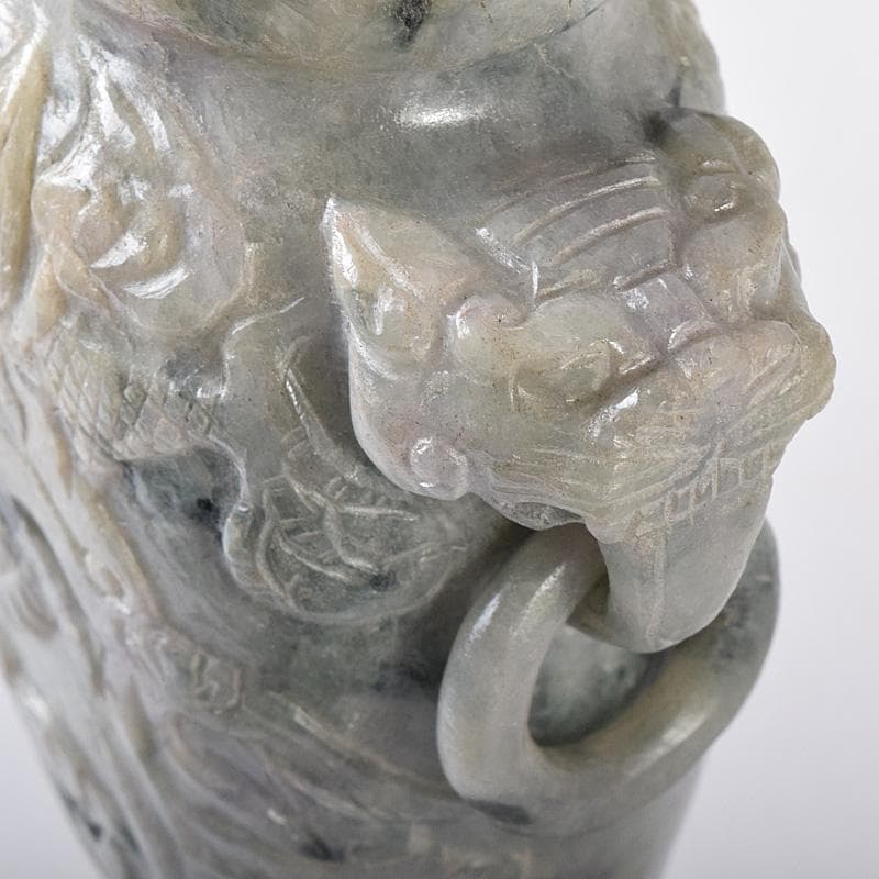 中国　玉石翡翠彫刻　獅子摘　龍刻　双耳遊環　飾壷　香炉　唐木台付　M　R8288