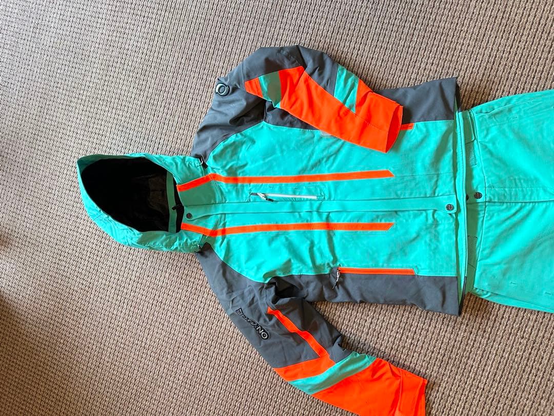 美品　オンヨネ ONYONE スキーウェア デモ DEMO サイズM